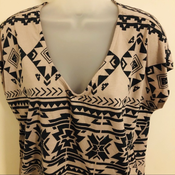 Tribal print taupe + black top - Picture 1 of 5